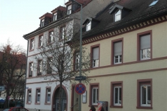 11 | Kulturdenkmal MFH Karlsburgstr. 8, Karlsruhe, Straßenansicht (vor Sanierung)